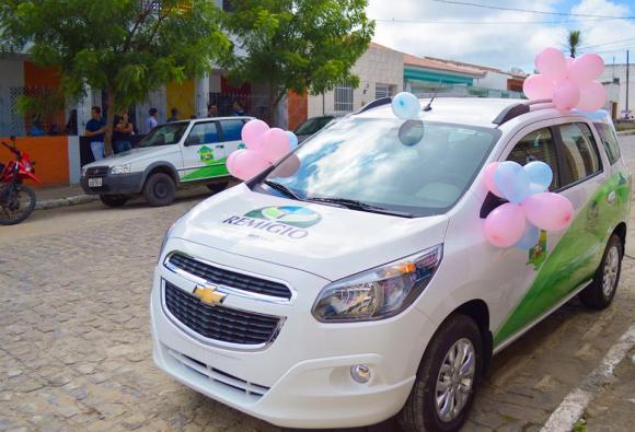 Prefeitura entrega carro 0 km para Bolsa Família